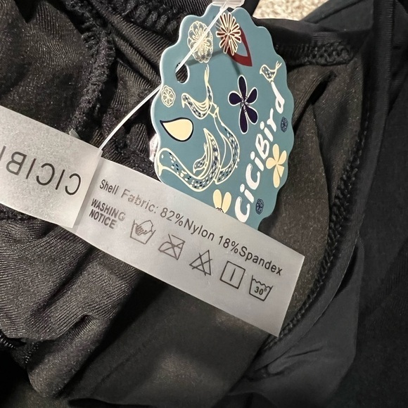 CiCiBird Women’s One Piece Bathing Suit Ruched Ruffle detail‎ at Bust size Small - Picture 6 of 9